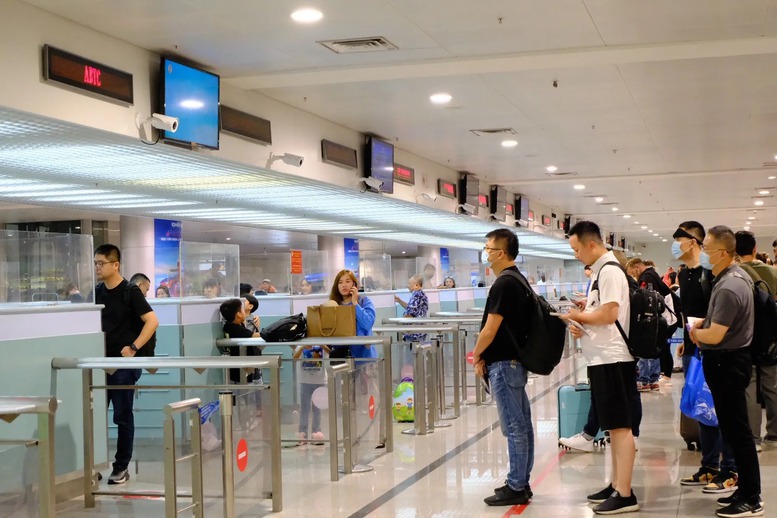 Các bộ, ngành, địa phương phối hợp quản lý xuất, nhập cảnh, cư trú của người nước ngoài tại Việt Nam- Ảnh 1.