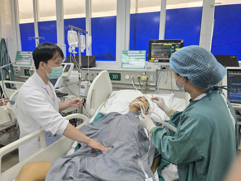 Giành giật sự sống hai ca sốt rét ác tính: Cuộc chạy đua nghẹt thở của các bác sĩ- Ảnh 1.