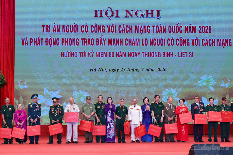 Những hình ảnh xúc động tại Hội nghị tri ân người có công với cách mạng toàn quốc năm 2026- Ảnh 15.