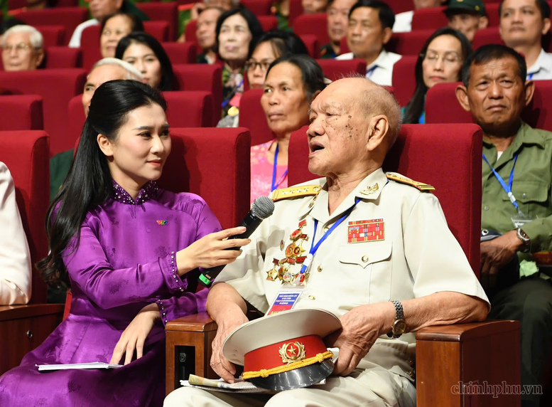 Hòa bình hôm nay được gìn giữ bằng sự hy sinh của nhiều thế hệ- Ảnh 2.