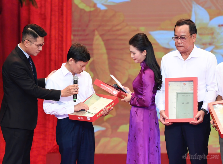 Những kỷ vật liệt sĩ trở về sau hơn nửa thế kỷ, nối tiếp hành trình tri ân- Ảnh 2.