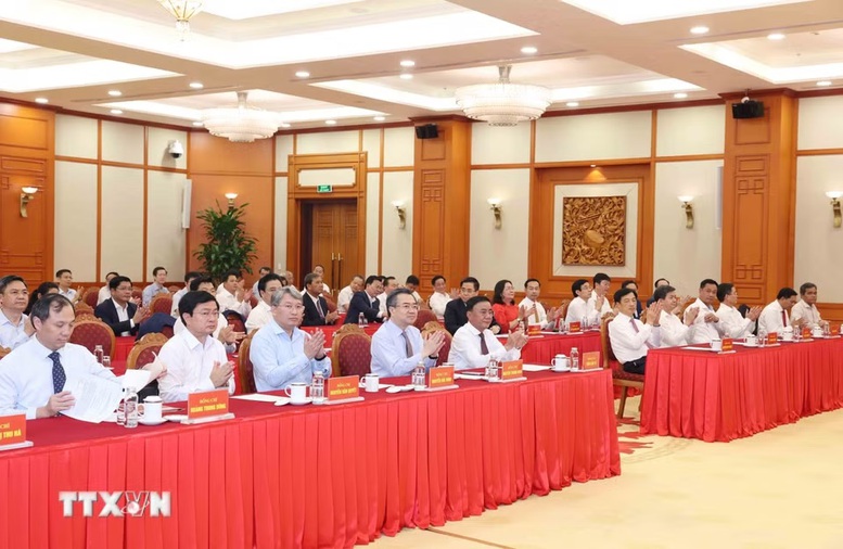Hội nghị công bố các quyết định của Bộ Chính trị, Ban Bí thư về công tác cán bộ- Ảnh 1.