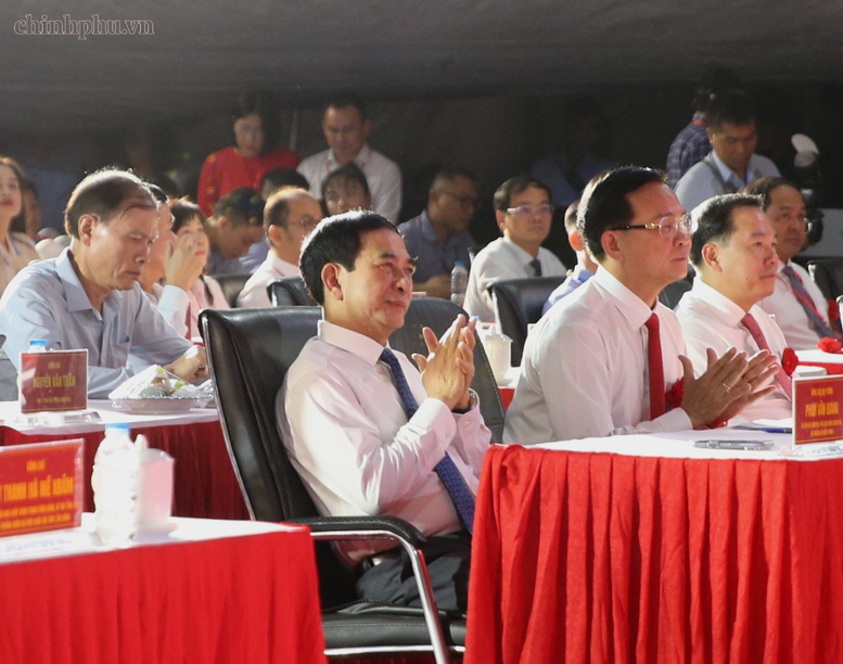 Đại tướng Phan Văn Giang dự Lễ khánh thành Quảng trường Trung tâm Gia Nghĩa và Khu liên hợp Bảo tàng, Thư viện, Công viên- Ảnh 1.