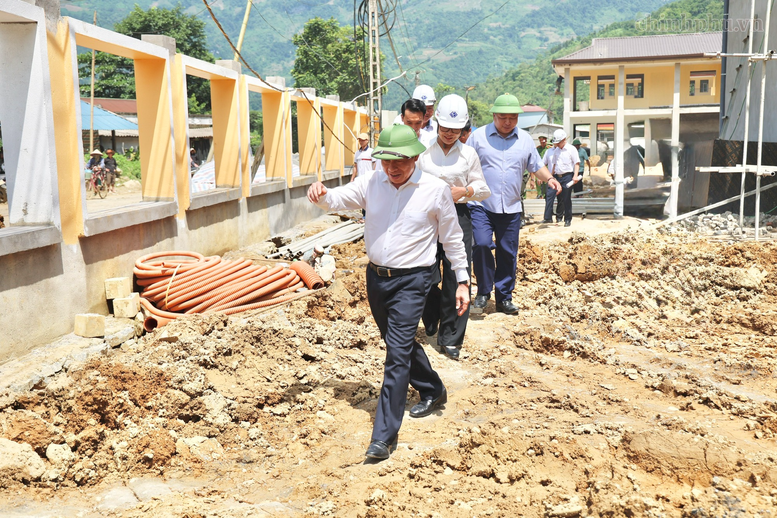 Phó Thủ tướng Lê Tiến Châu kiểm tra tiến độ xây trường phổ thông nội trú liên cấp tại Tuyên Quang- Ảnh 4.