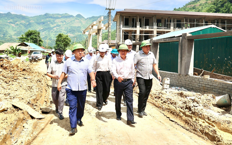 Phó Thủ tướng Lê Tiến Châu kiểm tra tiến độ xây trường phổ thông nội trú liên cấp tại Tuyên Quang