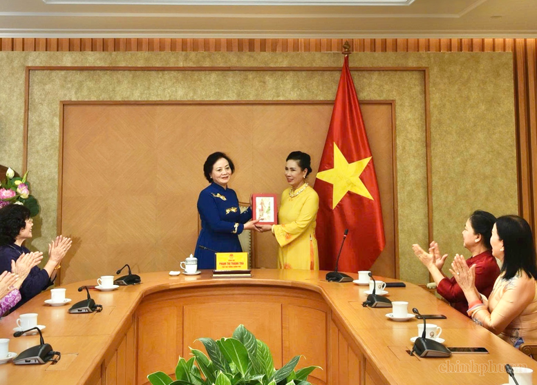 Nỗ lực đưa áo dài Việt Nam trở thành di sản văn hóa được UNESCO ghi danh- Ảnh 3.