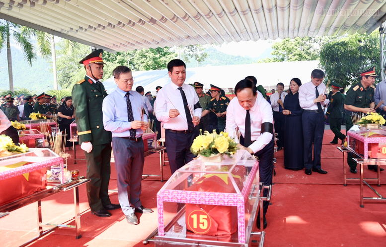 Lễ viếng, lễ truy điệu và an táng 34 hài cốt liệt sĩ tại Nghĩa trang Liệt sĩ Vị Xuyên- Ảnh 3.