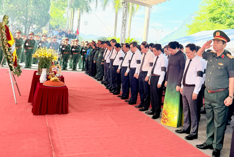 Lễ viếng, lễ truy điệu và an táng 34 hài cốt liệt sĩ tại Nghĩa trang Liệt sĩ Vị Xuyên- Ảnh 6.
