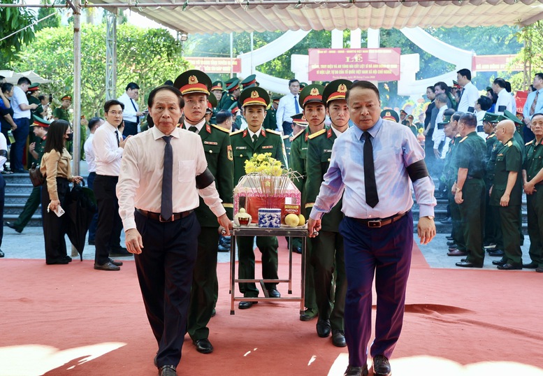 Lễ viếng, lễ truy điệu và an táng 34 hài cốt liệt sĩ tại Nghĩa trang Liệt sĩ Vị Xuyên- Ảnh 5.