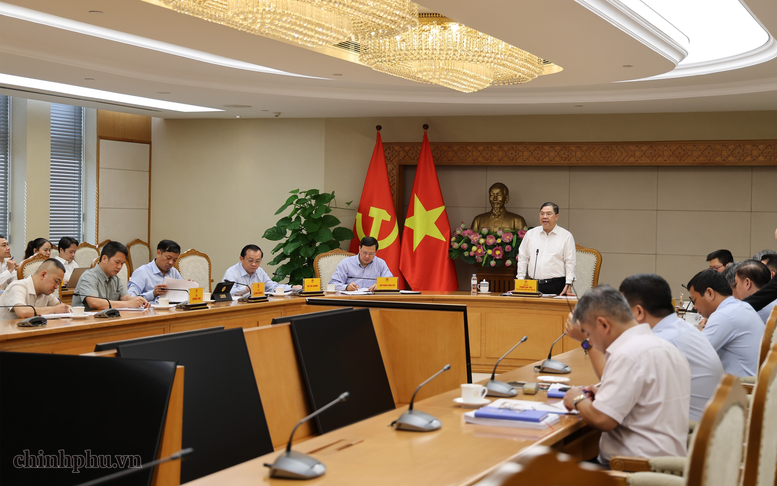 Phó Thủ tướng Thường trực chỉ đạo tháo gỡ vướng mắc cho các dự án điện gió ở tỉnh Lâm Đồng- Ảnh 3.