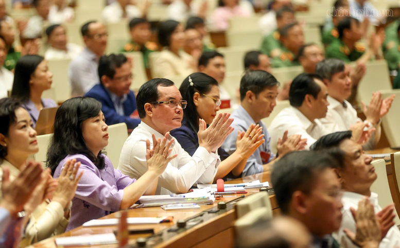C&aacute;c đồng ch&iacute; l&atilde;nh đạo Đảng v&agrave; Nh&agrave; nước dự Hội nghị to&agrave;n quốc qu&aacute;n triệt v&agrave; triển khai thực hiện Nghị quyết Hội nghị Trung ương 3- Ảnh 2.