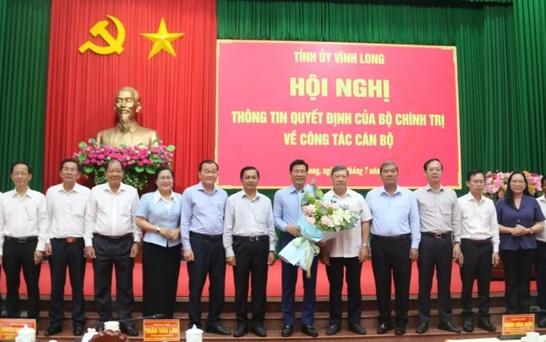 Ông Nguyễn Mạnh Hùng giữ chức Phó Bí thư Thường trực Tỉnh ủy Vĩnh Long- Ảnh 1.