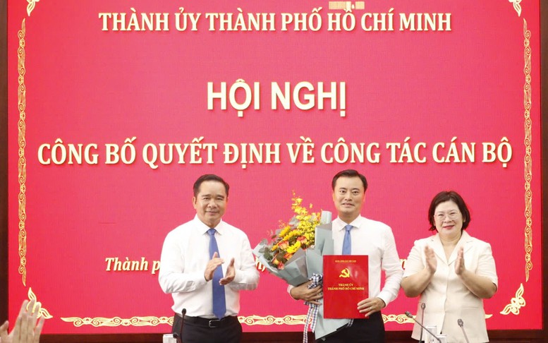 Phê chuẩn miễn nhiệm chức vụ Phó Chủ tịch UBND Thành phố Hồ Chí Minh