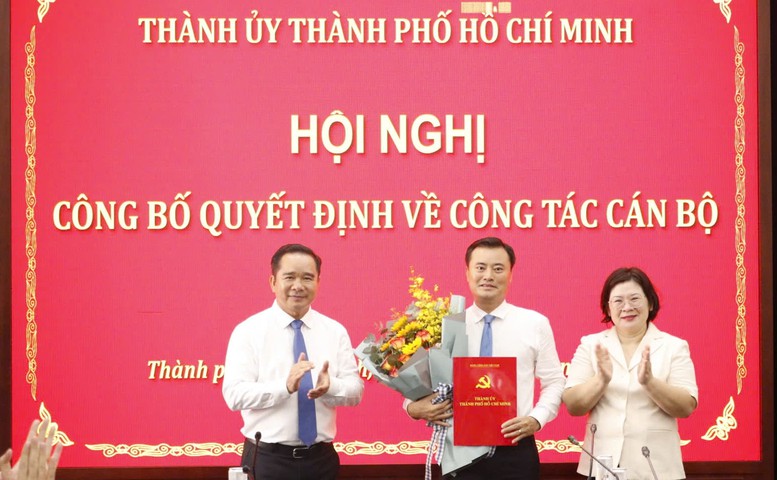 Phê chuẩn miễn nhiệm chức vụ Phó Chủ tịch UBND Thành phố Hồ Chí Minh - Ảnh 1.