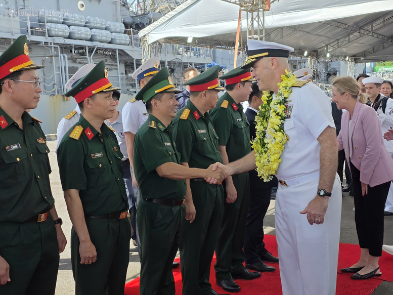 Tàu sân bay USS George Washington của Hải quân Hoa Kỳ thăm Việt Nam- Ảnh 2.