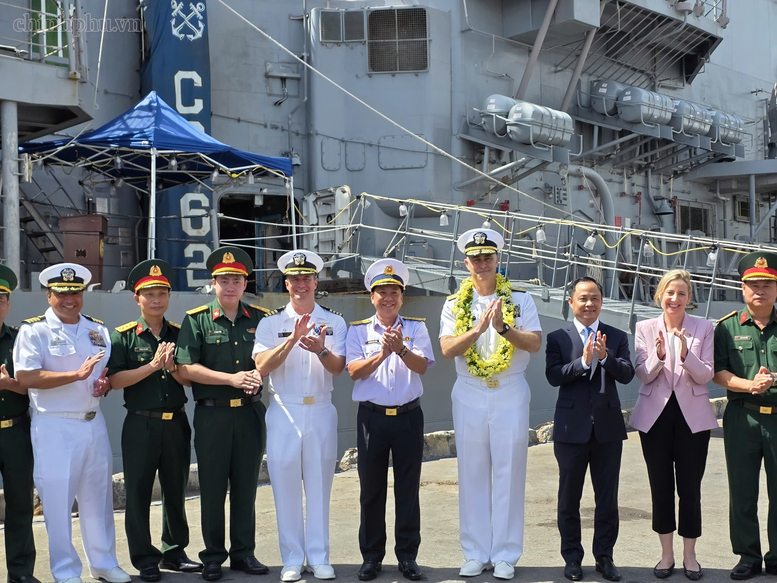 Tàu sân bay USS George Washington của Hải quân Hoa Kỳ thăm Việt Nam- Ảnh 4.