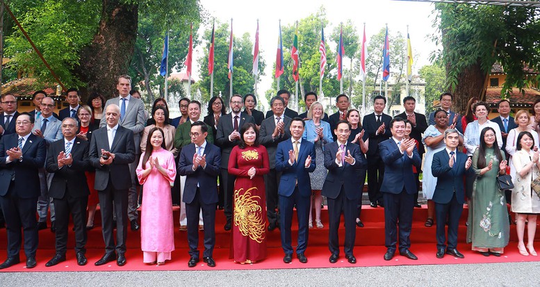 ASEAN đoàn kết, sáng tạo là điểm tựa vững chắc cho hòa bình và thịnh vượng ở khu vực- Ảnh 3.