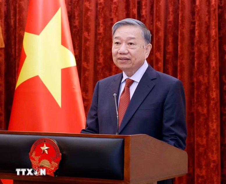 Tổng Bí thư, Chủ tịch nước Tô Lâm trao quyết định thăng quân hàm Thượng tướng cho Thứ trưởng Bộ Công an Đặng Hồng Đức- Ảnh 2.