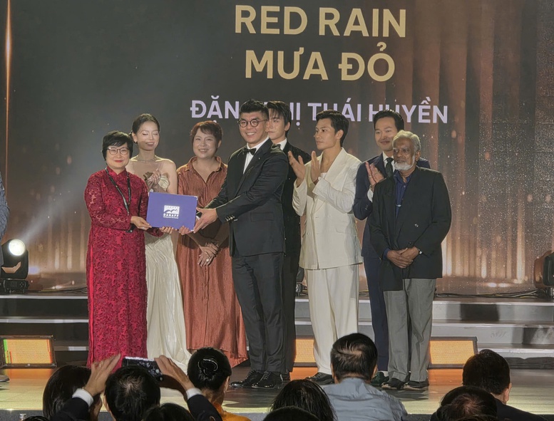 Trao giải DANAFF IV: Phim hay nhất gọi tên 'Full Plate' và 'Tử chiến trên không'- Ảnh 3.
