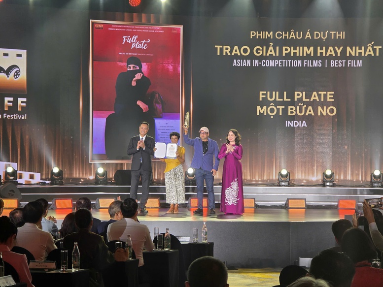 Trao giải DANAFF IV: Phim hay nhất gọi tên 'Full Plate' và 'Tử chiến trên không'- Ảnh 1.