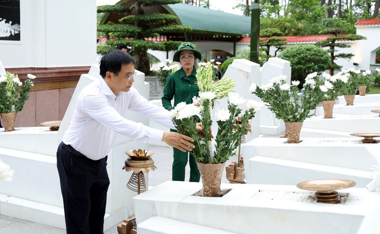 Phó Thủ tướng Nguyễn Văn Thắng tri ân các anh hùng liệt sĩ tại những 'địa chỉ đỏ' miền Trung- Ảnh 6.
