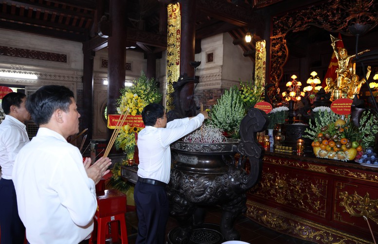 Phó Thủ tướng Nguyễn Văn Thắng tri ân các anh hùng liệt sĩ tại những 'địa chỉ đỏ' miền Trung- Ảnh 2.