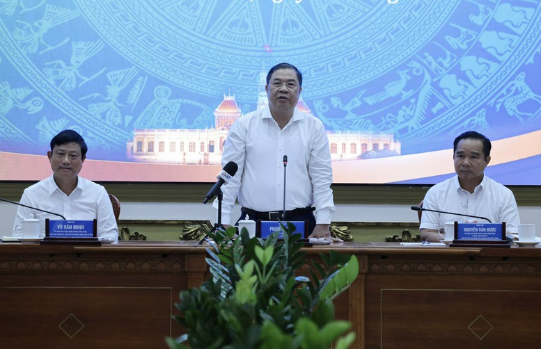 Phó Thủ tướng Thường trực Phạm Gia Túc làm việc với TPHCM về thúc đẩy tăng trưởng và giải ngân đầu tư công- Ảnh 2.