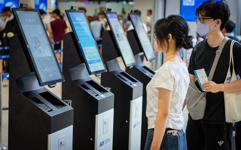 Nội Bài triển khai kiosk sinh trắc học mới, check-in chỉ trong vài giây