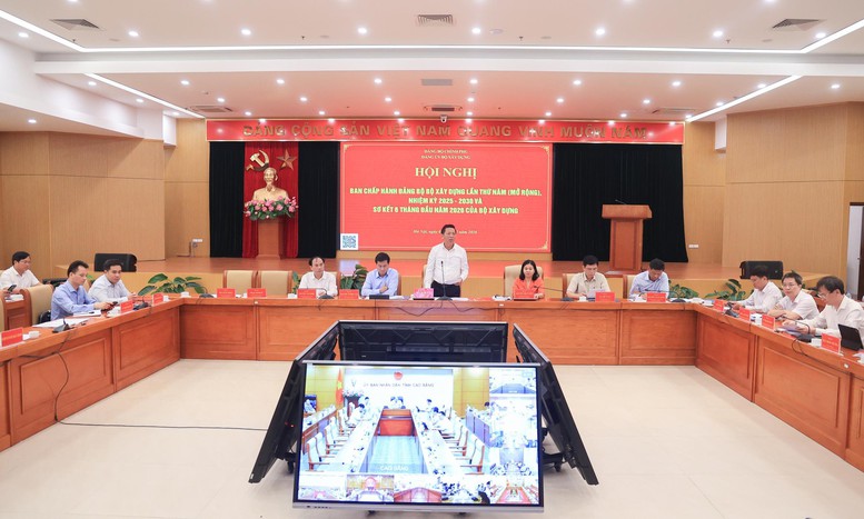 Bộ Xây dựng: Tập trung quyết toán, tăng tốc giải ngân trong 6 tháng cuối năm- Ảnh 1.