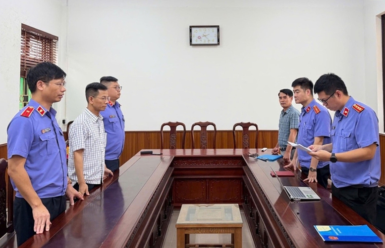 Thiếu trách nhiệm gây hậu quả nghiêm trọng, nguyên Thẩm phán TAND TP. Hà Nội bị khởi tố- Ảnh 1.