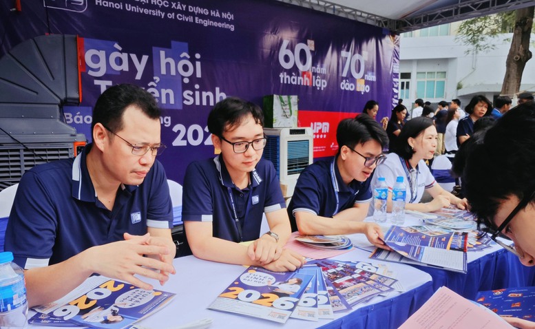 Thêm nhiều trường đại học công bố điểm sàn năm 2026- Ảnh 2.