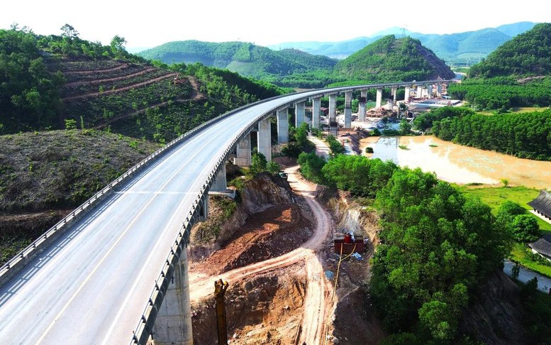Tạm dừng khai thác cao tốc đoạn Cam Lộ - La Sơn từ 10/7