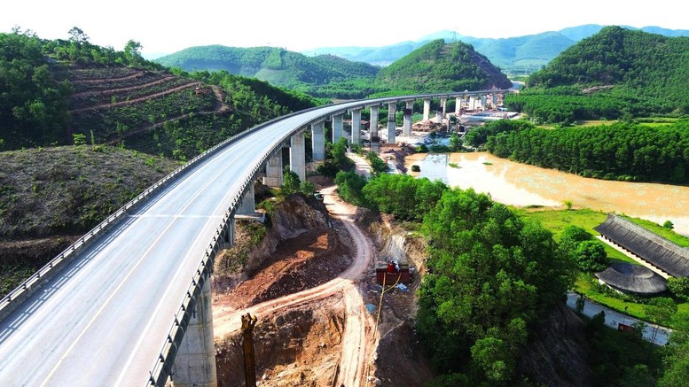 Từ 10/7, tạm dừng khai thác cao tốc đoạn Cam Lộ - La Sơn vào ban đêm- Ảnh 1.