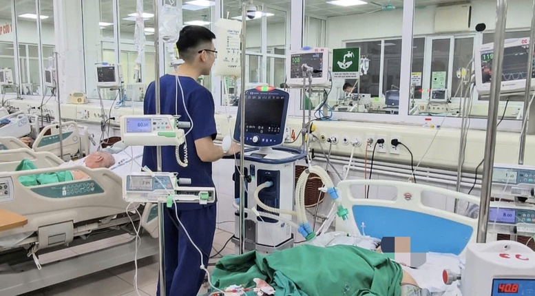 Khuyến cáo người cao tuổi và người có bệnh lý nền khi sốt xuất huyết gia tăng- Ảnh 1.