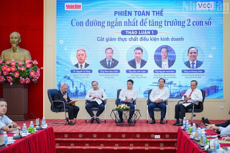 Cải cách thể chế - chìa khóa mở đường cho mục tiêu tăng trưởng hai con số- Ảnh 1.