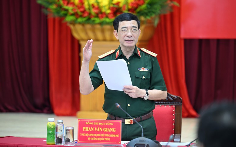 Nghệ An cần kết hợp chặt chẽ phát triển kinh tế với bảo đảm quốc phòng, an ninh