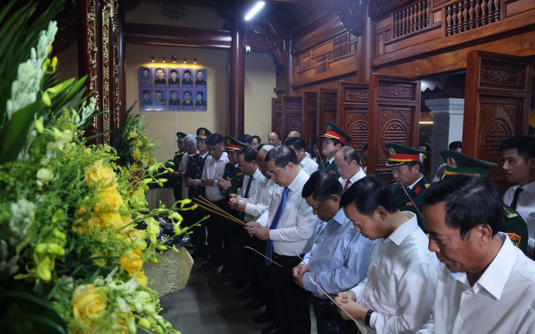Tri ân các liệt sĩ Đại đội Pháo binh 45 tại 'toạ độ lửa' Bãi Dừa (Hà Tĩnh)