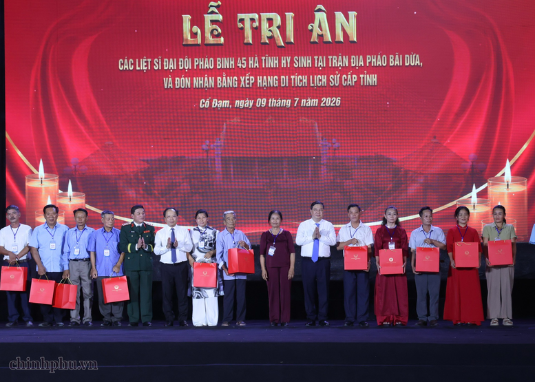 Tri ân các liệt sĩ Đại đội Pháo binh 45 tại 'toạ độ lửa' Bãi Dừa (Hà Tĩnh)- Ảnh 2.