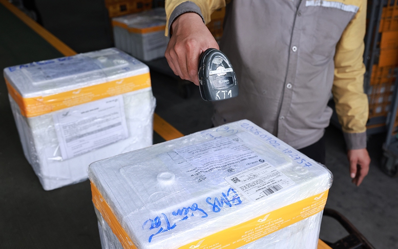 Giao nhiệm vụ vận chuyển mẫu sinh phẩm ADN trong chiến dịch 500 ngày đêm cho Bưu điện Việt Nam