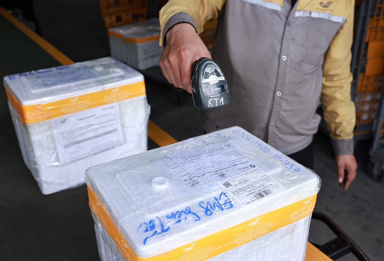 Giao nhiệm vụ vận chuyển mẫu sinh phẩm ADN trong chiến dịch 500 ngày đêm cho Bưu điện Việt Nam- Ảnh 2.