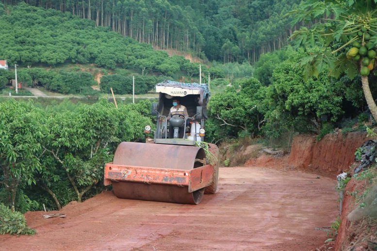 Đồng bào vùng cao: Hiến đất, chặt cây, mở lối để làm đường- Ảnh 5.