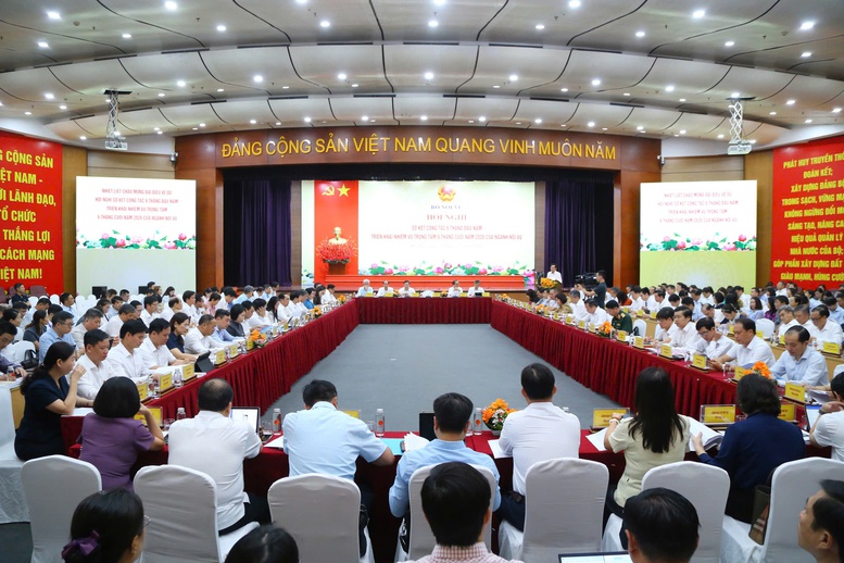 Hơn 2 triệu cán bộ, công chức, viên chức và lực lượng vũ trang được tăng 8% lương cơ sở từ 1/7- Ảnh 2.