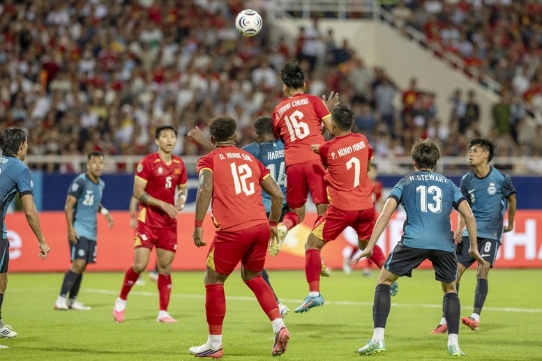 ASEAN Cup 2026: Bỏ lỡ nhiều cơ hội ghi bàn, Đội tuyển Việt Nam hòa Singapore 0-0- Ảnh 4.