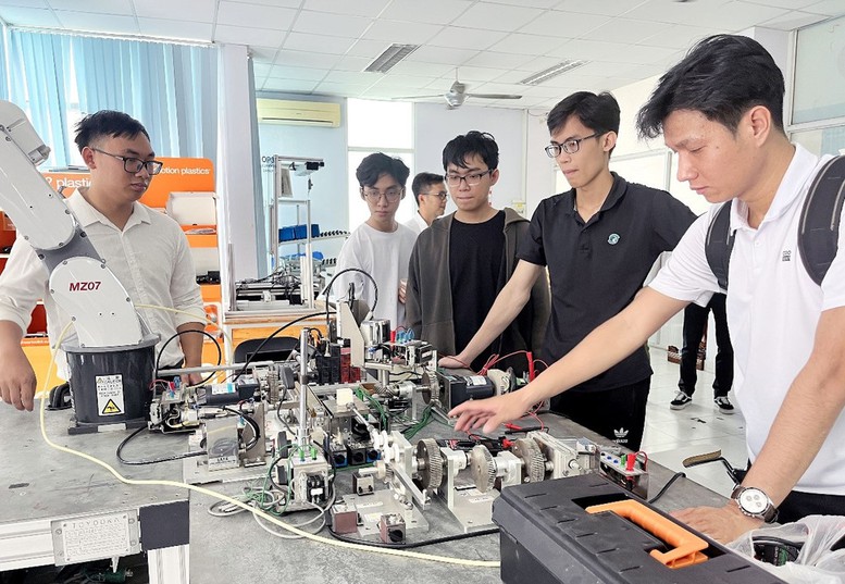 Hoàn thiện cơ chế triển khai học bổng cho người học ngành công nghệ chiến lược- Ảnh 1.