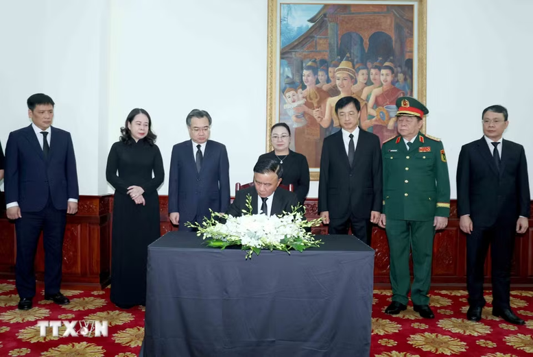 Lãnh đạo Đảng, Nhà nước viếng đồng chí Saysomphone Phomvihane, Ủy viên Bộ Chính trị, Chủ tịch Quốc hội Lào- Ảnh 4.