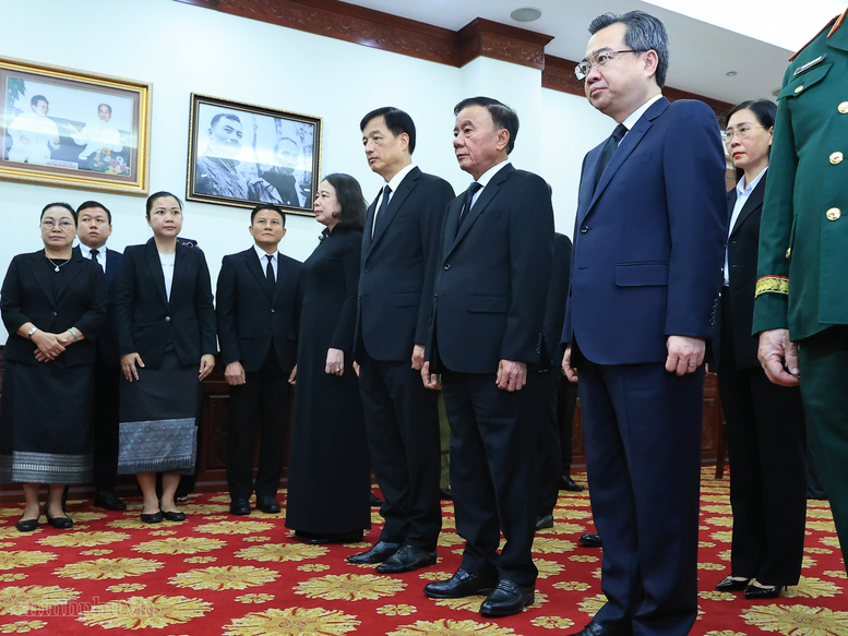 Lãnh đạo Đảng, Nhà nước viếng đồng chí Saysomphone Phomvihane, Ủy viên Bộ Chính trị, Chủ tịch Quốc hội Lào- Ảnh 1.