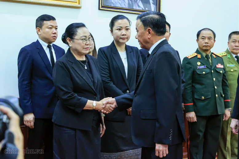 Lãnh đạo Đảng, Nhà nước viếng đồng chí Saysomphone Phomvihane, Ủy viên Bộ Chính trị, Chủ tịch Quốc hội Lào- Ảnh 3.