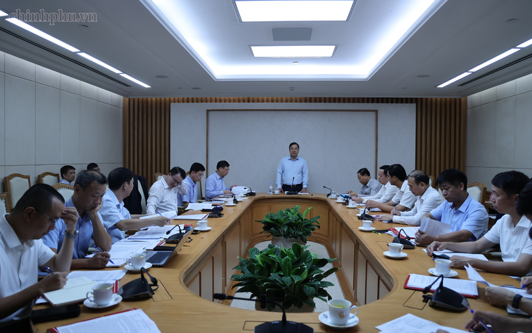 Phó Thủ tướng Thường trực Phạm Gia Túc: Cần nghiên cứu kỹ phương án đầu tư cao tốc Bảo Hà - Lai Châu- Ảnh 1.