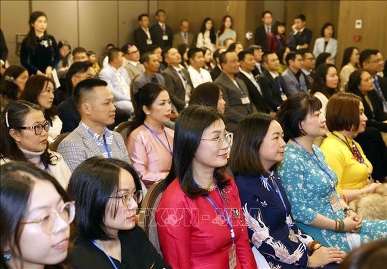 Tổng Bí thư, Chủ tịch nước Tô Lâm gặp gỡ cán bộ, nhân viên Đại sứ quán Việt Nam tại New Zealand- Ảnh 2.