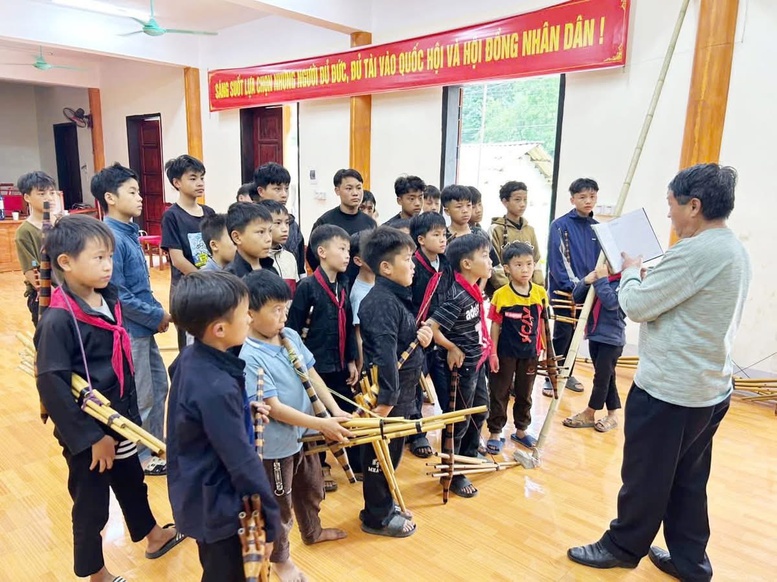 Trao truyền di sản, giữ hồn bản làng- Ảnh 3.